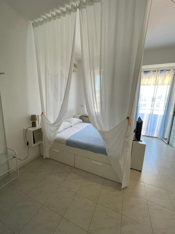 A bed or beds in a room at THE BEACH HOUSE