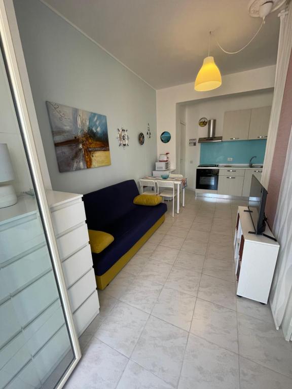 A kitchen or kitchenette at THE BEACH HOUSE