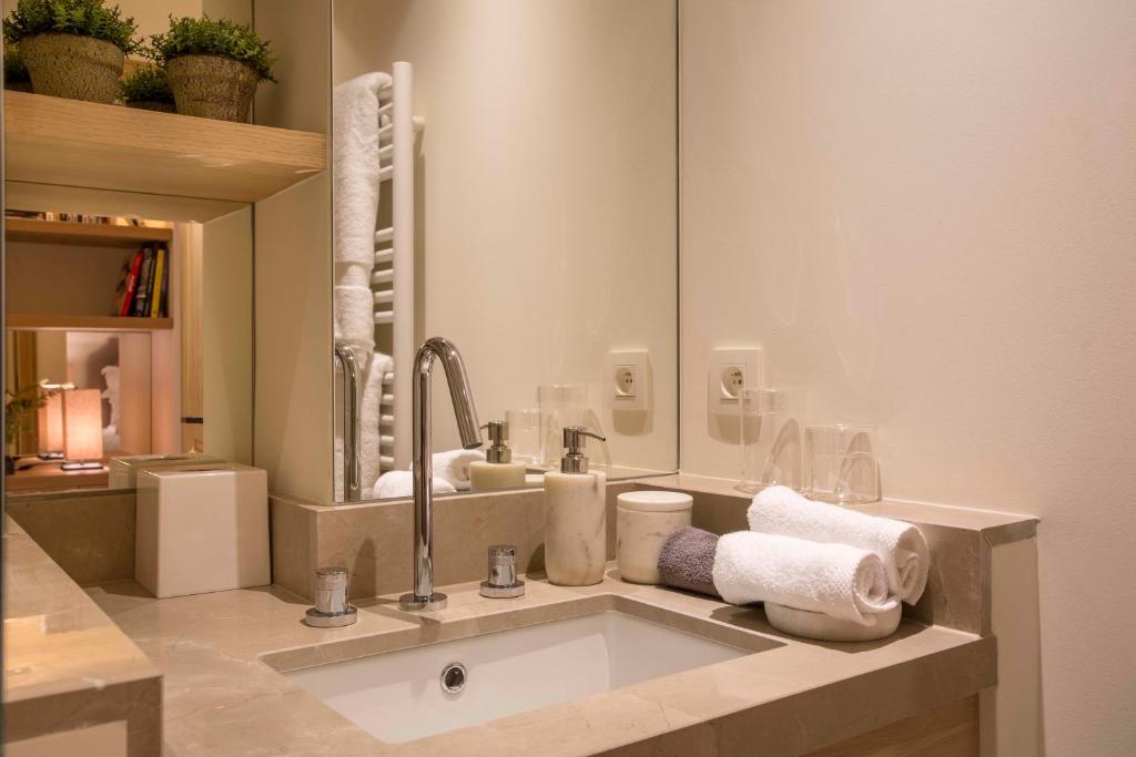 Mougins Luxury Retreats - Elegance Room