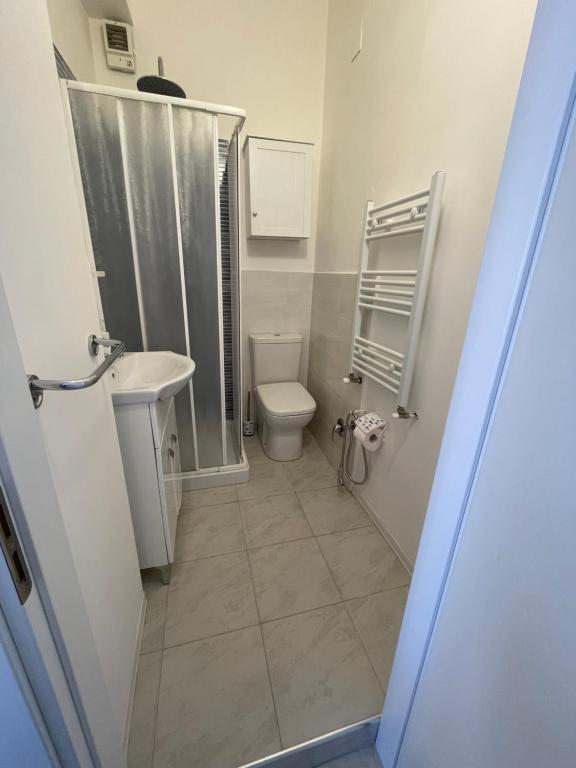 A bathroom at THE BEACH HOUSE