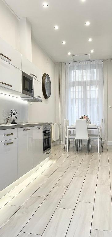 Trigon Palace - Two-Bedroom Deluxe Apartment