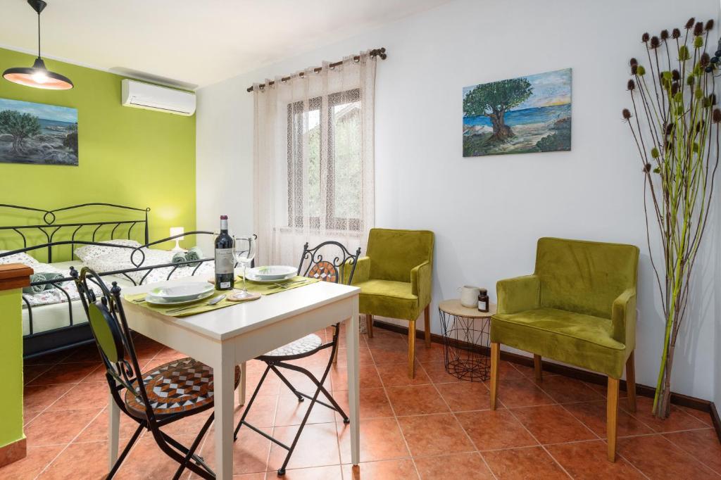 Studio Apartment