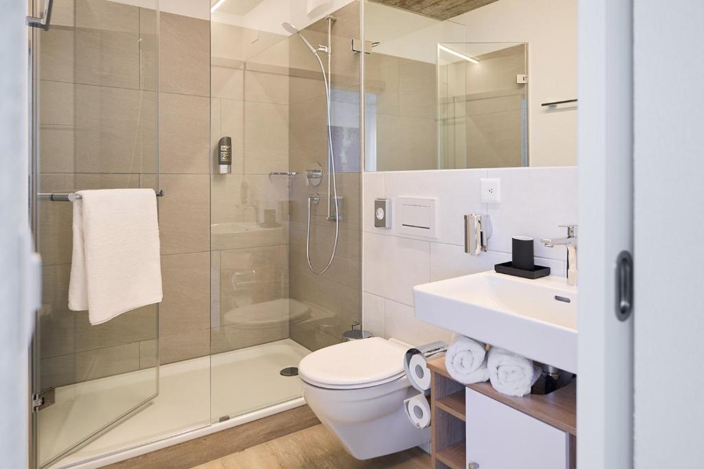 Koupelna v ubytování Aabach Hotel