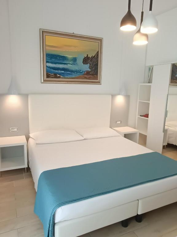Łóżko lub łóżka w pokoju w obiekcie Hotel Merano