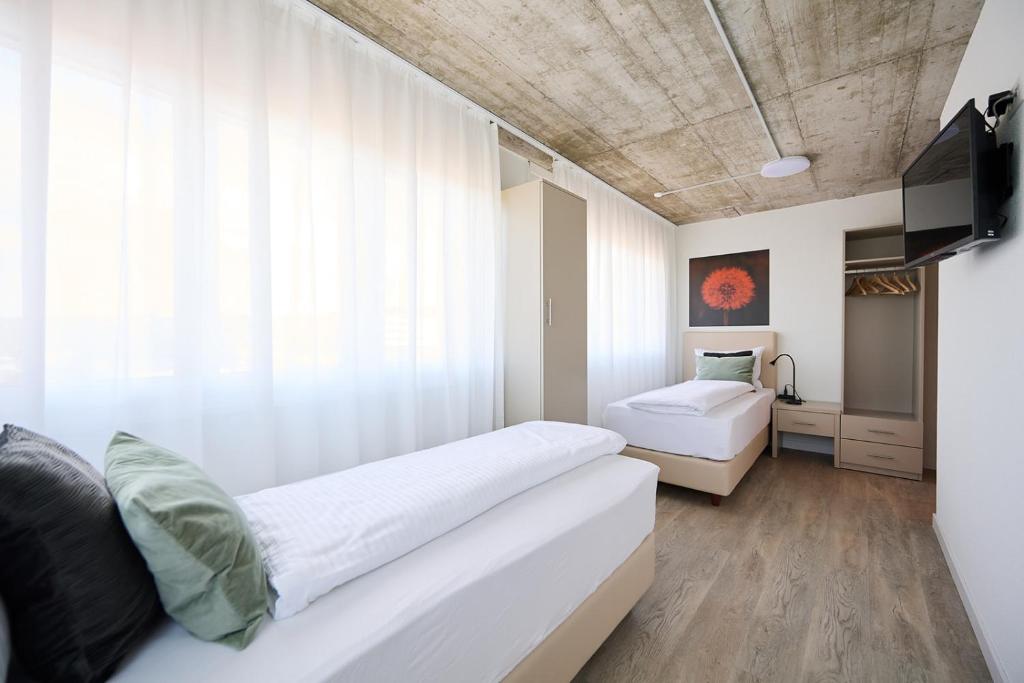TV a/nebo společenská místnost v ubytování Aabach Hotel