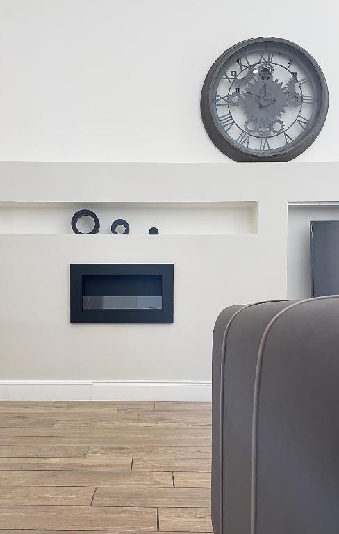 Trigon Palace - One-Bedroom Deluxe Apartment