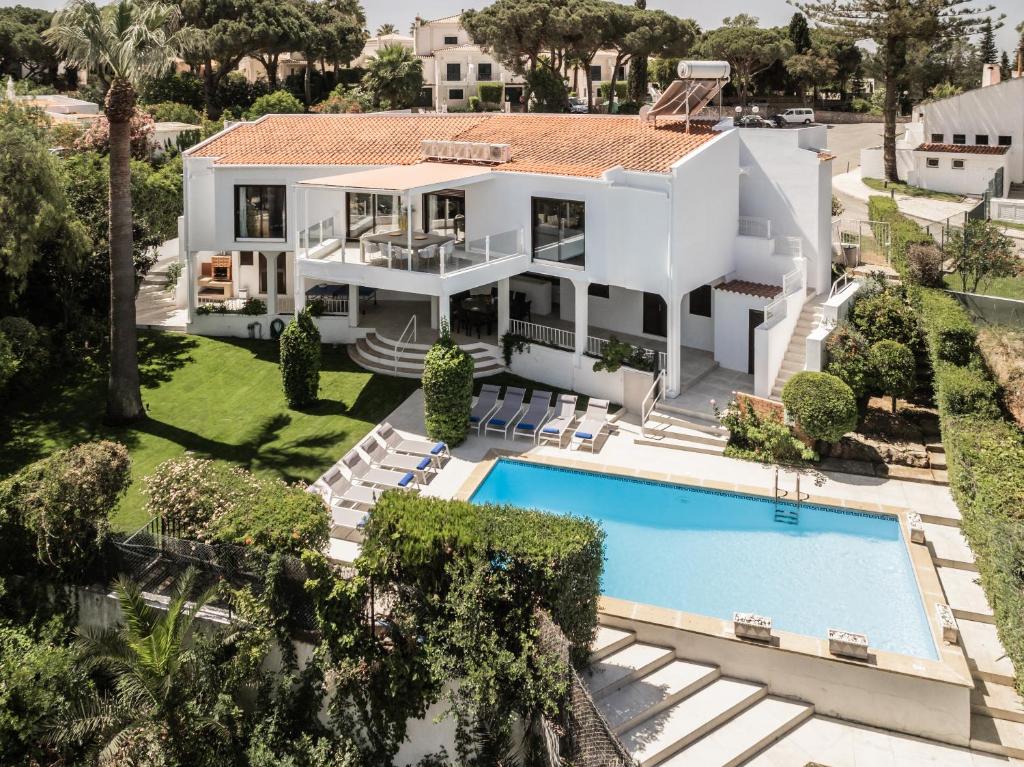 an aerial view of a house with a swimming pool at Vila Hibisco by Garvetur in Vilamoura