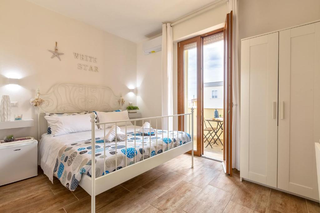 Postel nebo postele na pokoji v ubytování White Star rooms holiday accomodation self check-in