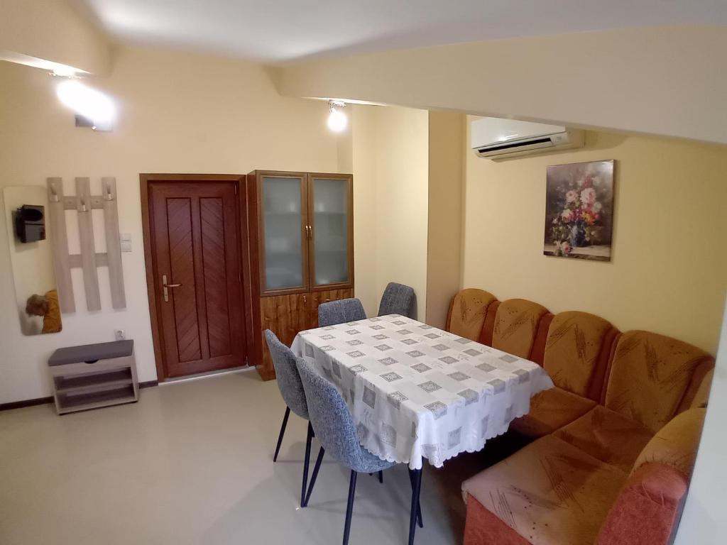 Top Floor Two Bedroom Apartment in Central Burgas - Housity