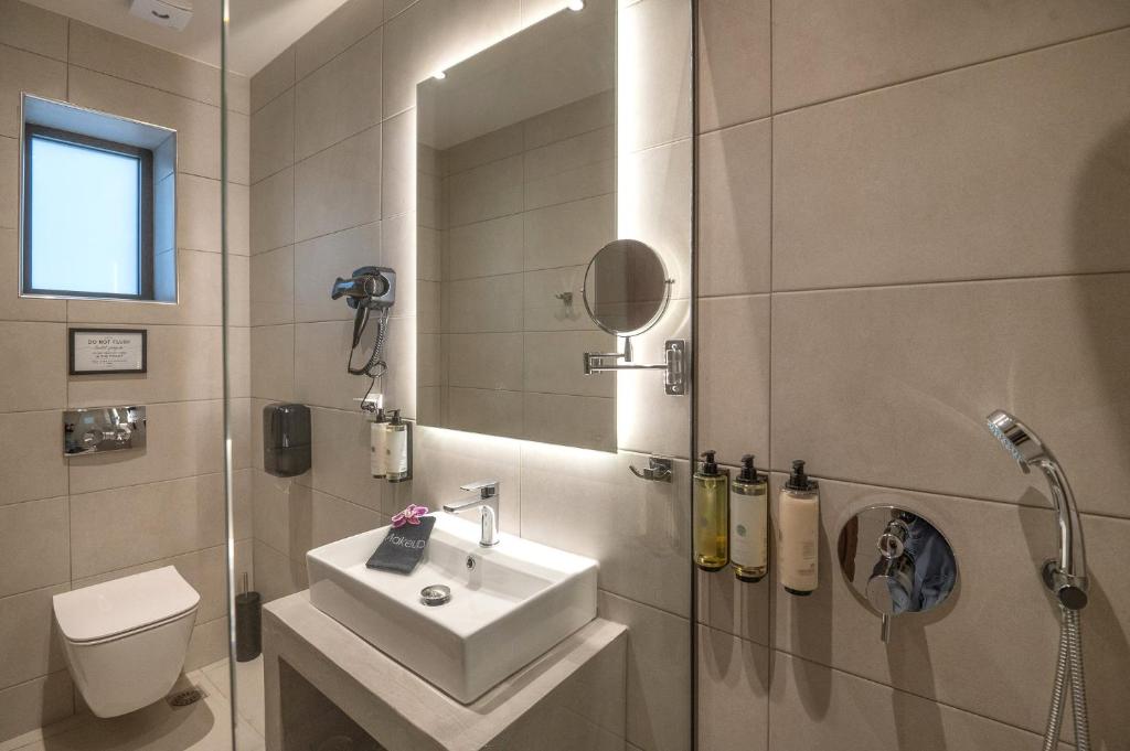 Koupelna v ubytování IRA - ΗΡΑ Hotel