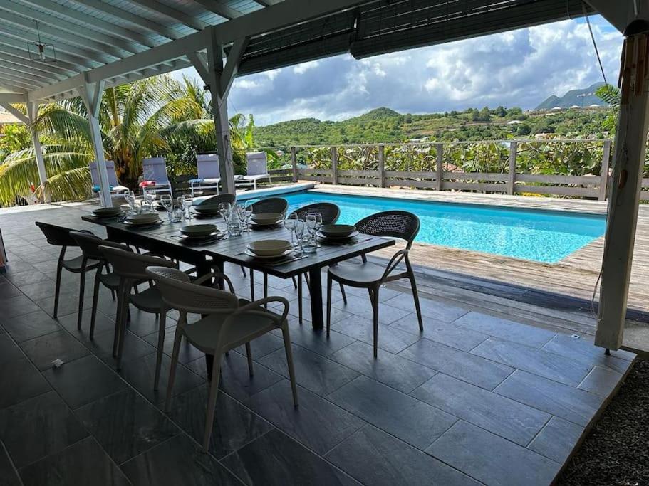 Bazén v ubytování Nouveau ! Villa au Diamant nebo v jeho okolí