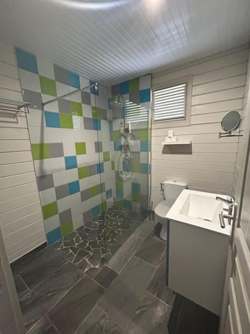 Koupelna v ubytování Nouveau ! Villa au Diamant