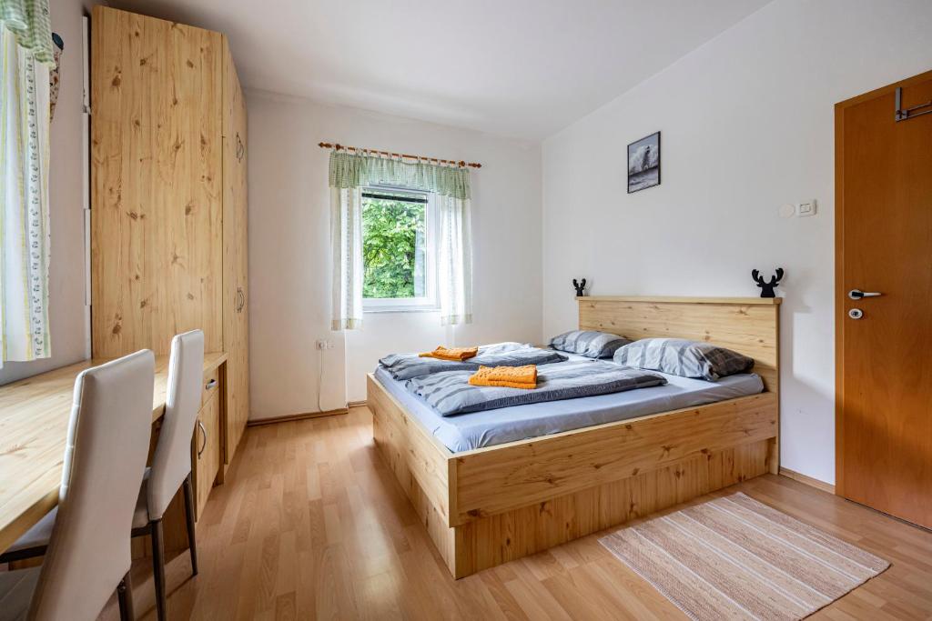 Postel nebo postele na pokoji v ubytování Apartma BRINA, new bathroom in nov 24