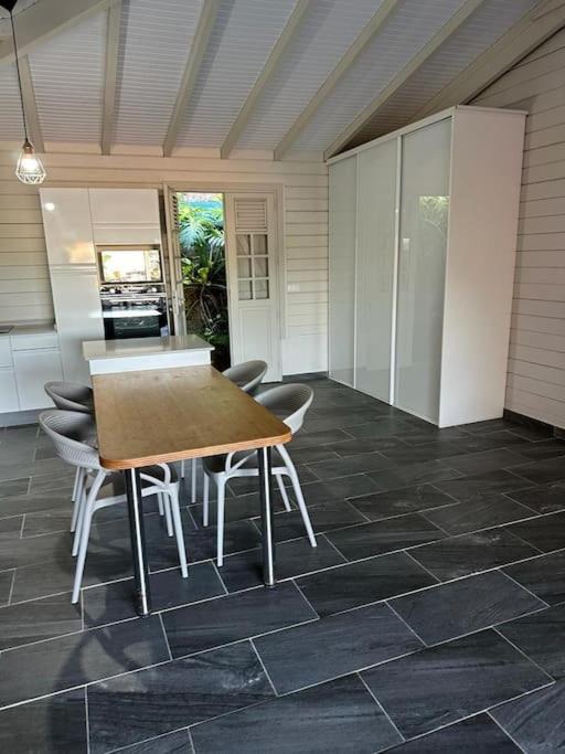 Kuchyň nebo kuchyňský kout v ubytování Nouveau ! Villa au Diamant