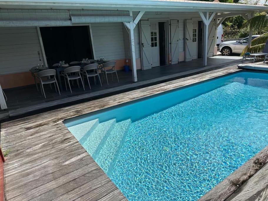 Bazén v ubytování Nouveau ! Villa au Diamant nebo v jeho okolí