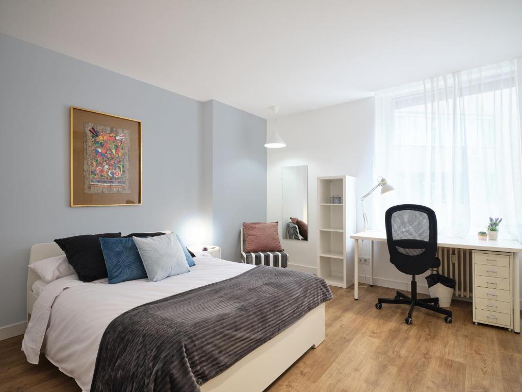 A bed or beds in a room at My City Home - Student Rooms in Moncloa