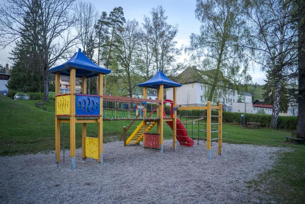 Herní místnost nebo prostor pro děti v ubytování Velký apartmán V Pralese Šumava