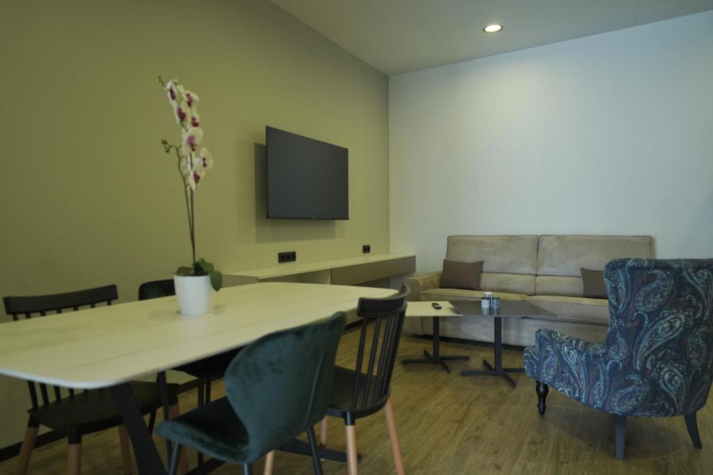 TV a/nebo společenská místnost v ubytování 4Guest Hotel