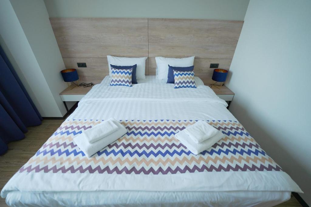 Postel nebo postele na pokoji v ubytování 4Guest Hotel