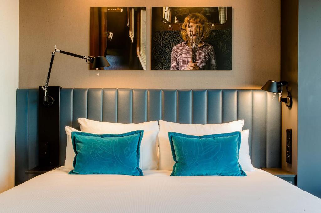 Motel One Glasgowにあるベッド