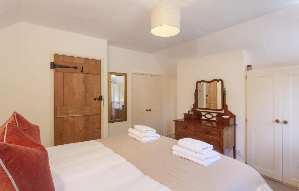 Postel nebo postele na pokoji v ubytování Pebble Cottage, Dunster