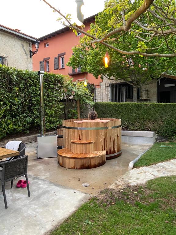 a patio with a circular table in a yard at Mendiburu Rural Boutique in Osinaga