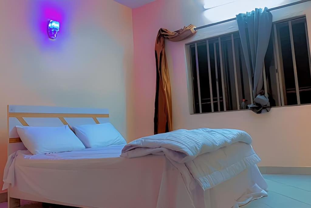 Postel nebo postele na pokoji v ubytování Appartement d'une chambre salon seul au 3 eme avec un grand balcon personnel
