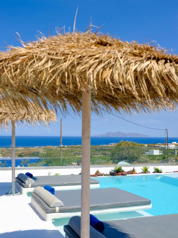 Bazén v ubytování Nalu Suites nebo v jeho okolí