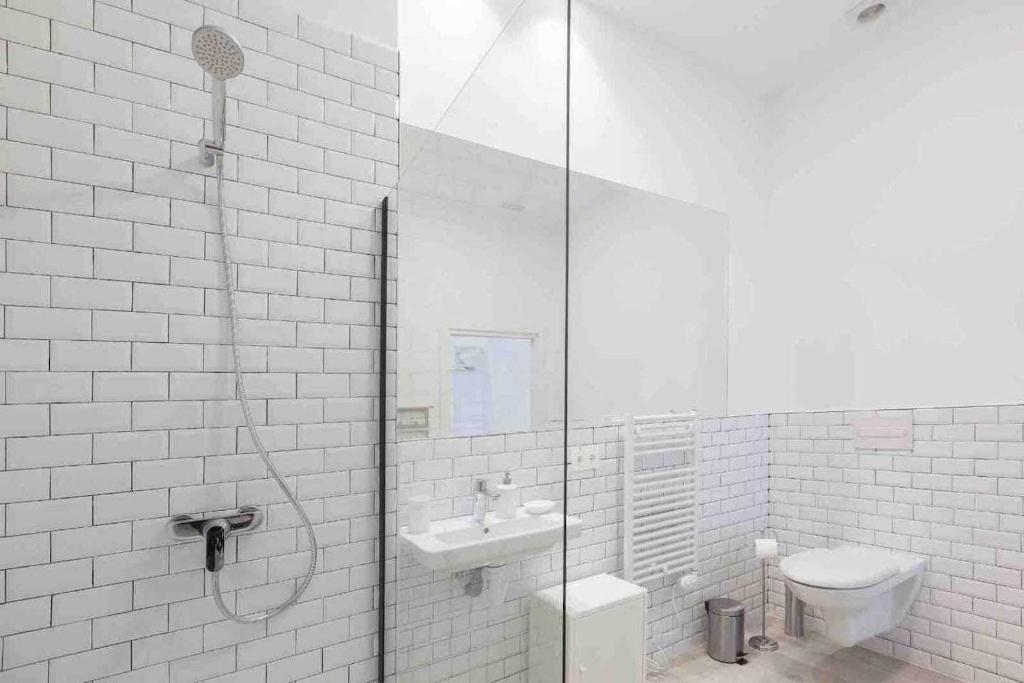 A bathroom at LUR Apartments Getaria