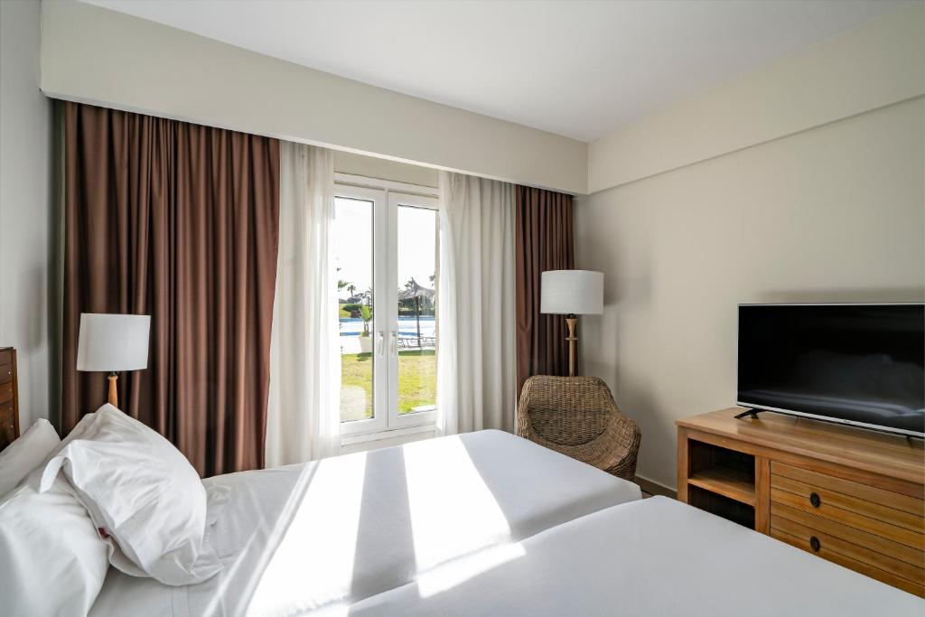 Vincci Resort Costa Golf - Junior Suite Pool Access (2 Adults + 2 Children)