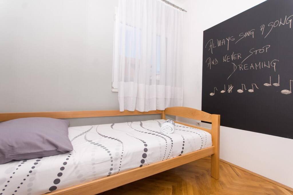 Postel nebo postele na pokoji v ubytování Apartment Dajana feeling of home