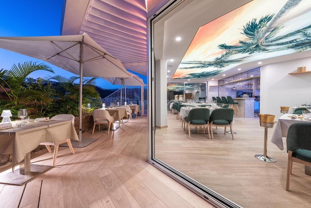 Restauracja lub miejsce do jedzenia w obiekcie Grand Horizon Luxury Boutique Apartments