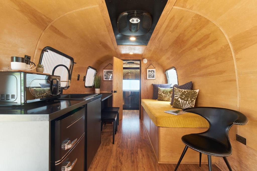 Acres Landing - Deluxe Suite