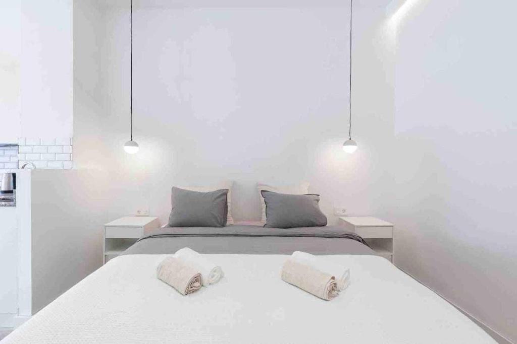 A bed or beds in a room at LUR Apartments Getaria