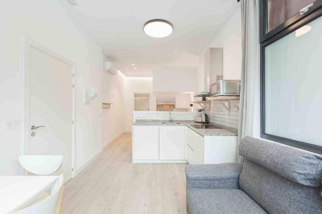 A bathroom at LUR Apartments Getaria