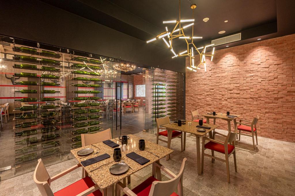 Royalton CHIC Antigua, An Autograph Collection All-Inclusive Resort - Adults Onlyにあるレストランまたは飲食店
