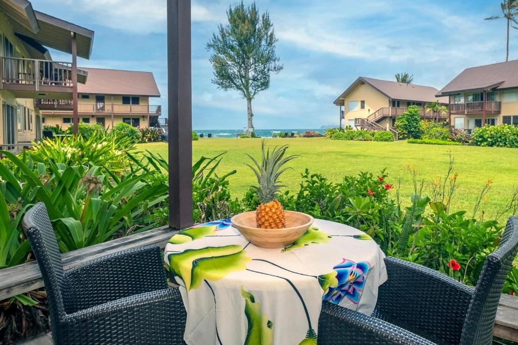 Κήπος έξω από το Hanalei Colony Resort C2