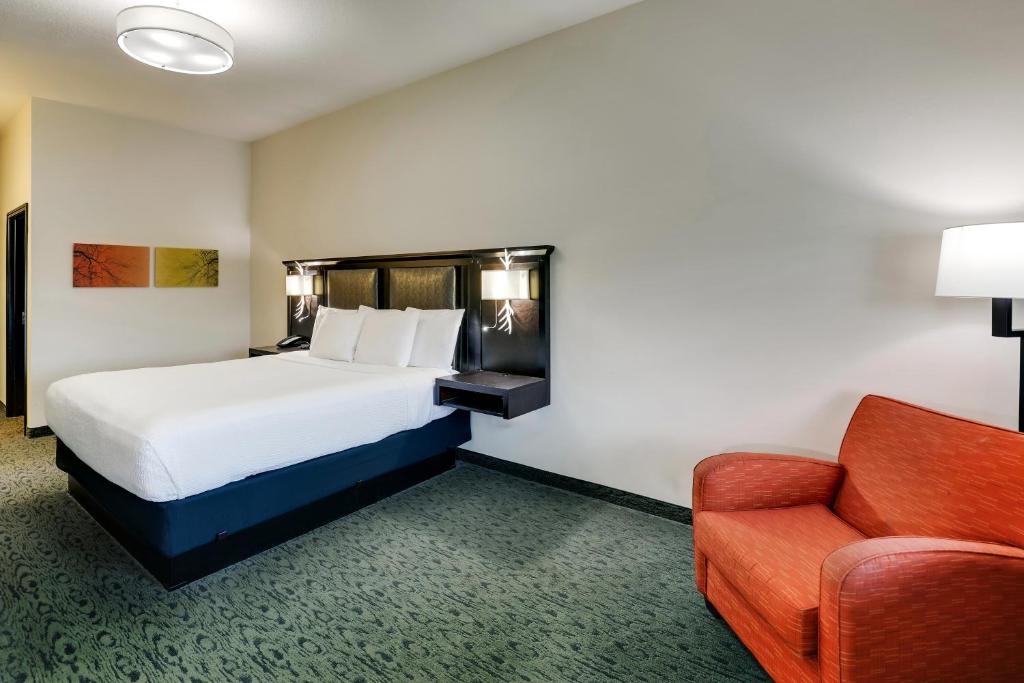 Stoney Creek Hotel Kansas City - Independence - Deluxe King Room