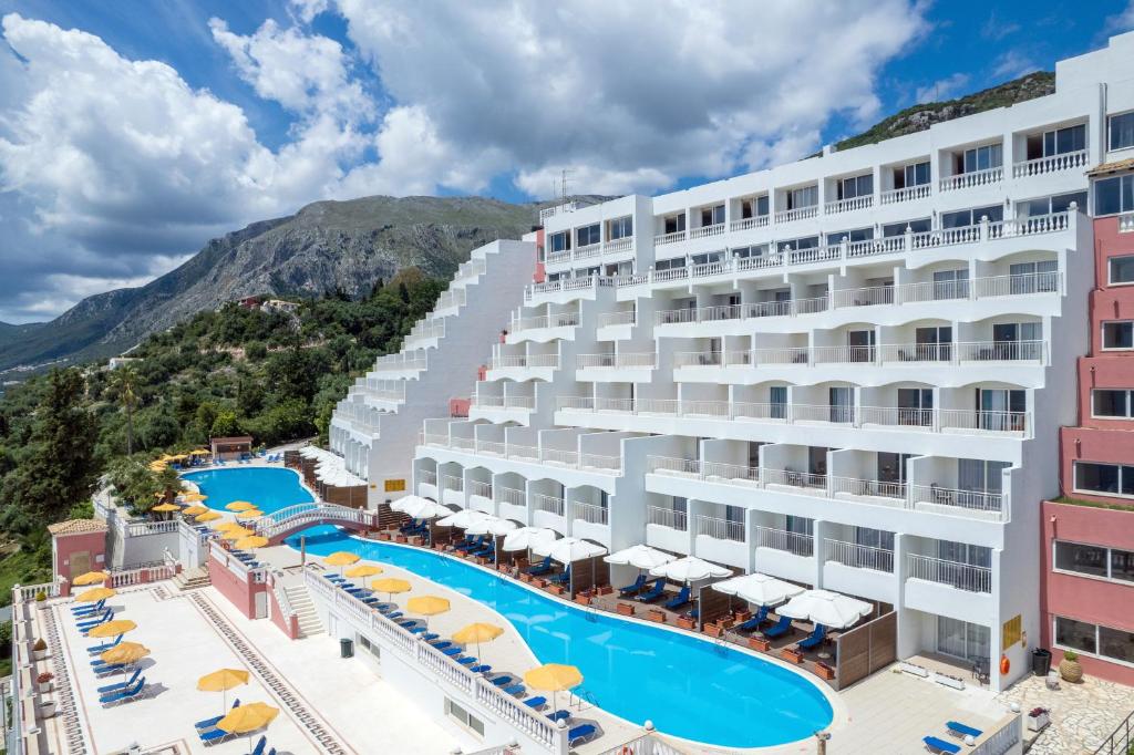 Piscina di Sunshine Corfu Hotel And Spa o nelle vicinanze