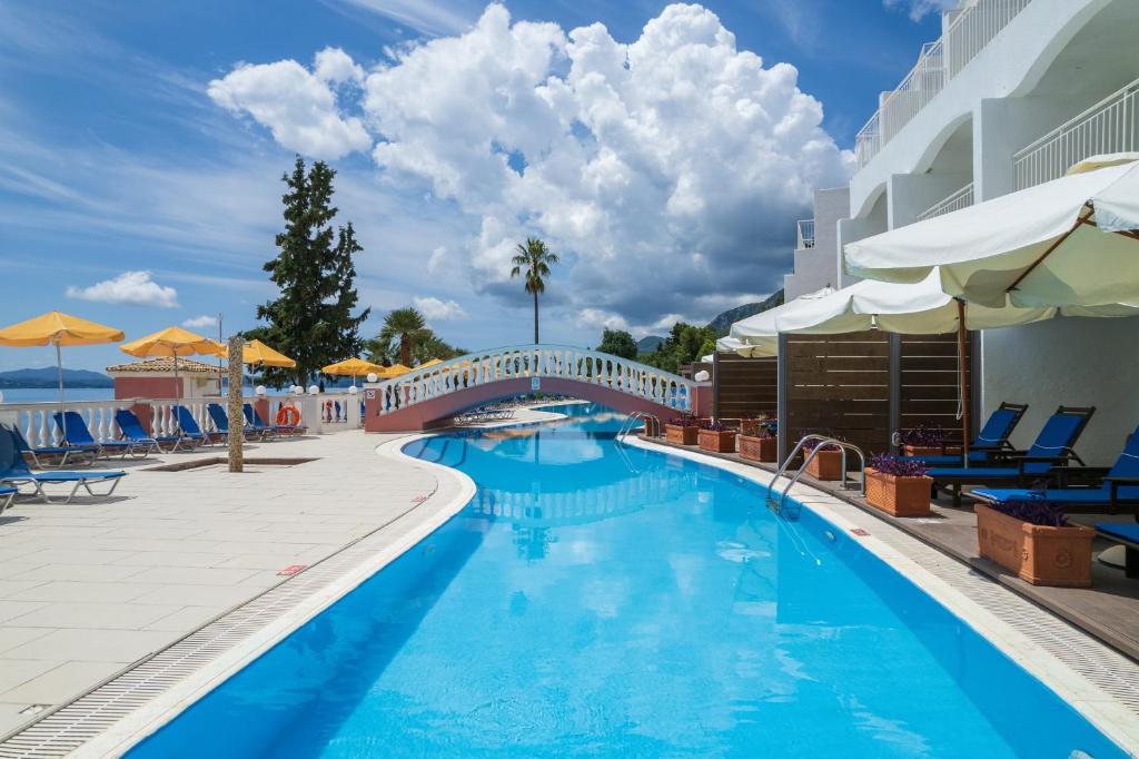 Piscina di Sunshine Corfu Hotel And Spa o nelle vicinanze