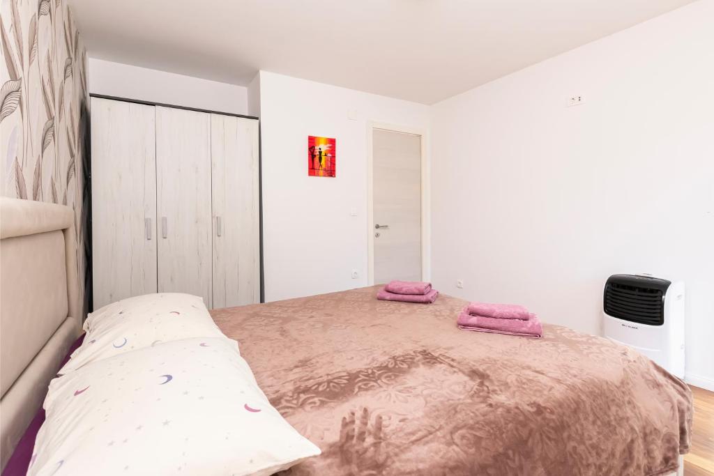 Posteľ alebo postele v izbe v ubytovaní Luxury 4 star, amazing view apartment with free parking