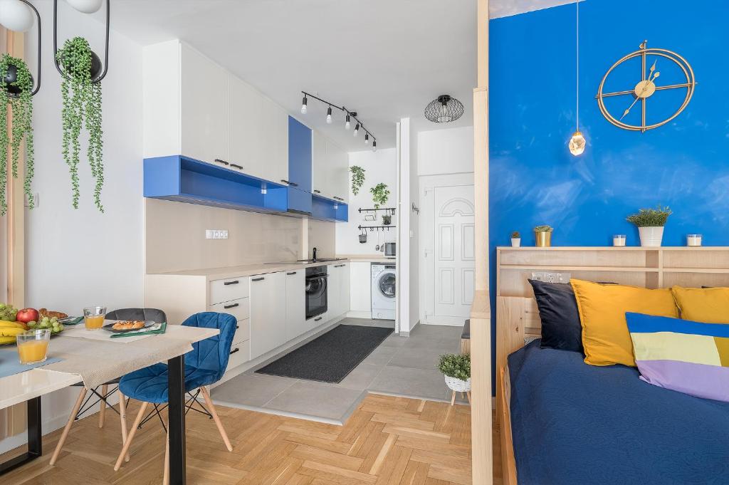 A kitchen or kitchenette at NEWLY RENOVATED!!! - Modern apartment 10 minutes from the Grand Boulevard