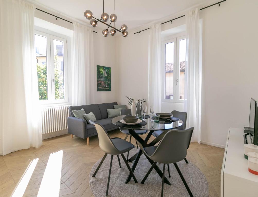 Welcomely - Lake River Apartment - Housity