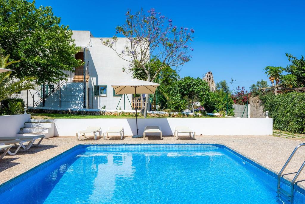 Hồ bơi trong/gần Finca Blanca