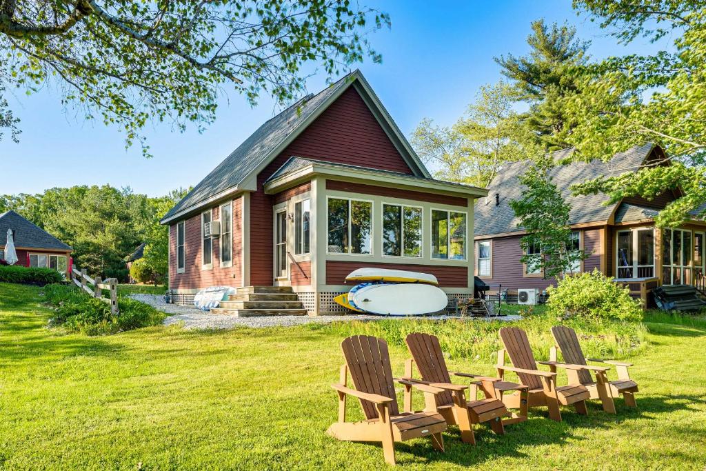 Waterfront Cottage in Summer Village with Grill, Westford (updated