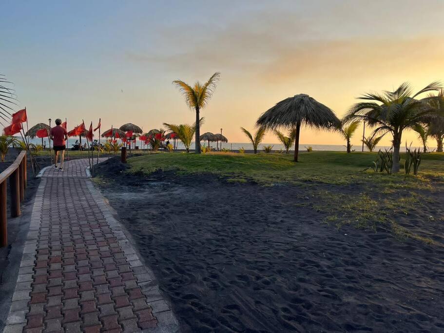 Billede fra billedgalleriet på CH036 Casa linda de playa i Puerto San José