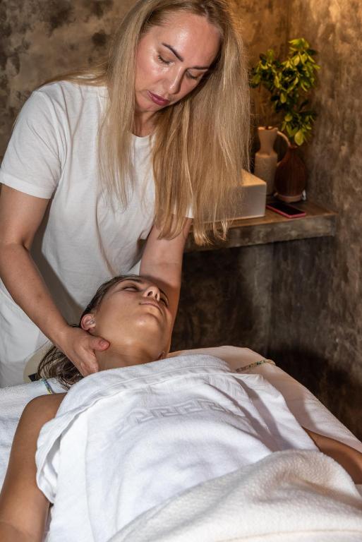a woman is giving a man a massage at Aldeia da Cuada in Faja Grande
