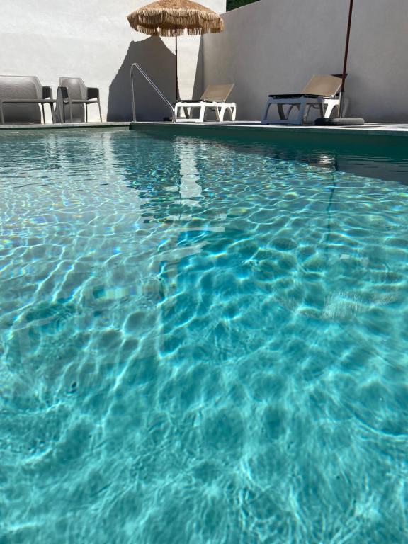 Swimmingpoolen hos eller tæt på Résidence "Hotel Beausoleil"