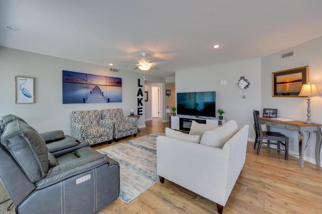 Φωτογραφία από το άλμπουμ του Pool and Lake Hamilton Access Hot Springs Condo! σε Lake Hamilton