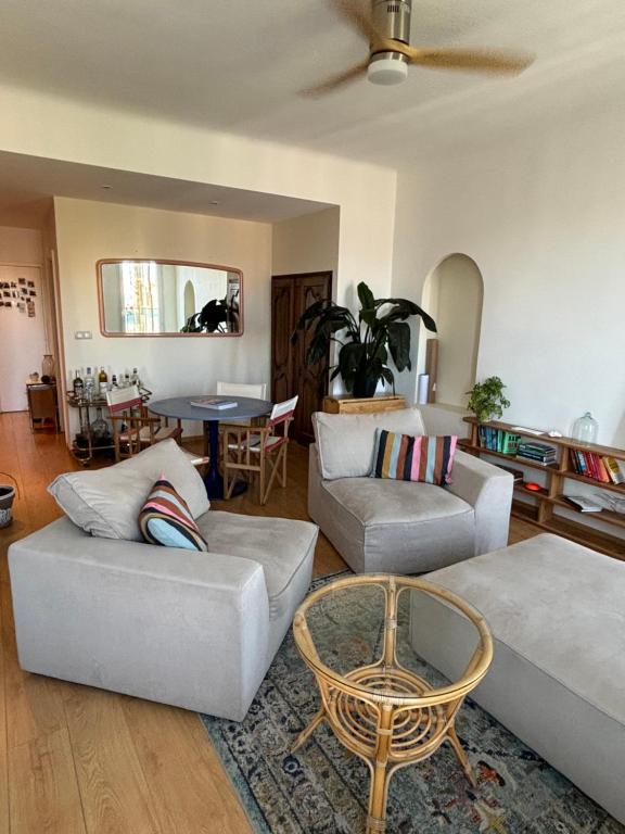 Χώρος καθιστικού στο Room in Apartment in Palais Longchamp, Marseille